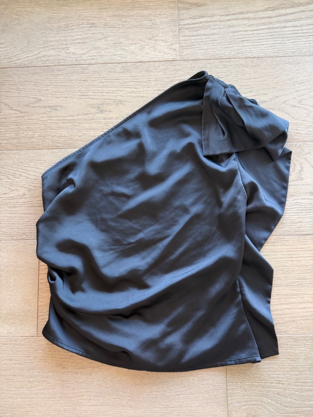 Express One-Shoulder Draped Black Satin Blouse Sz M - Picture 3 of 4